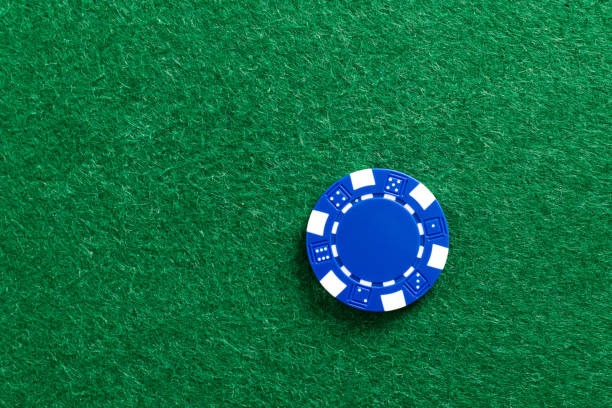 Live Gaple Online dealer table on mog777 showing dominoes arranged in a chain and betting panel on mobile screen